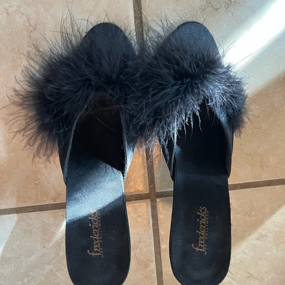 Black Fur Slippers with Open-Toe Design